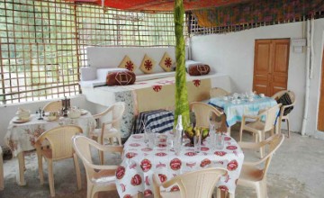 Rooftop dining at Annpurna Haveli